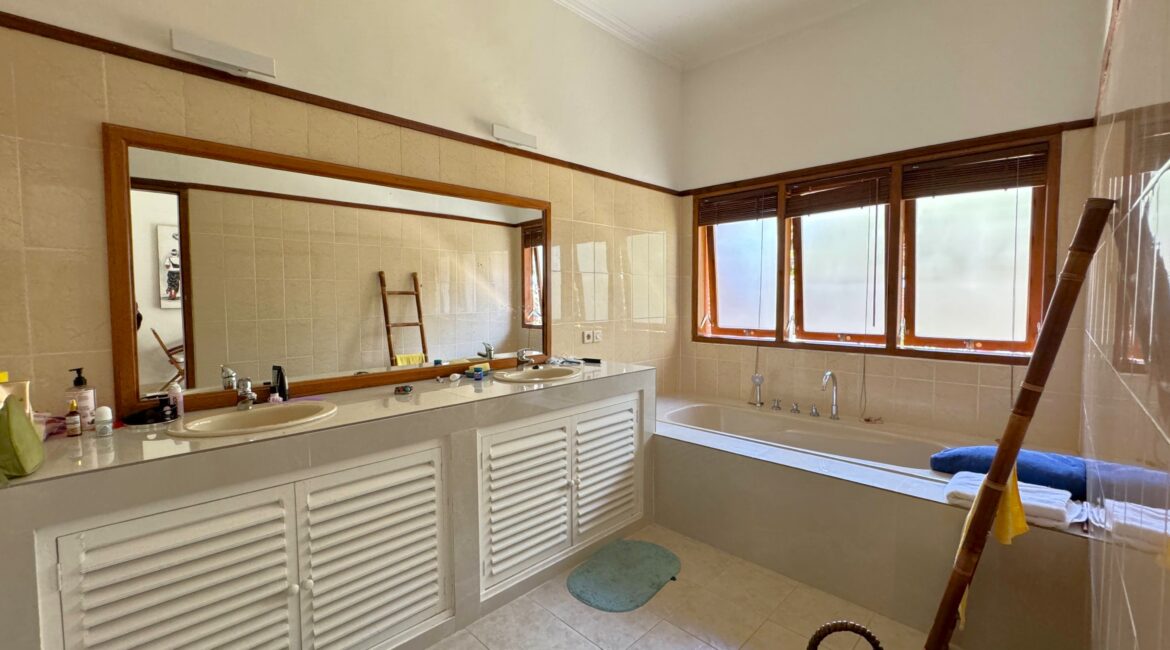 Stunning Beachfront Villa for Sale in North East Bali – Freehold (SHM)