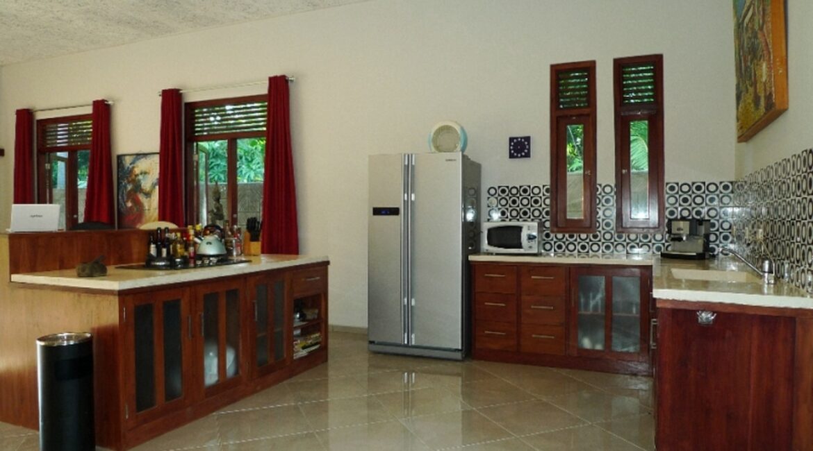 Lease hold a Beautiful 3-Bedroom Villa Near Lovina Beach, Bali